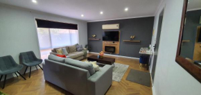 Flamingo Rentals - Modern 2-bed unit with BBQ & SPA ideal for holiday and business travel